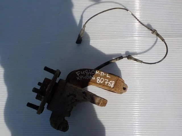 кулак поворотный Ford Fusion I рестайлинг (2005—2012) Перед Лево