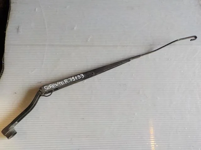 Поводок стеклоочистителя Kia Sorento I (2002—2006) Перед Право