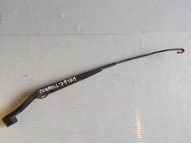 Поводок стеклоочистителя Kia Cerato I (2003—2007) Перед Лево