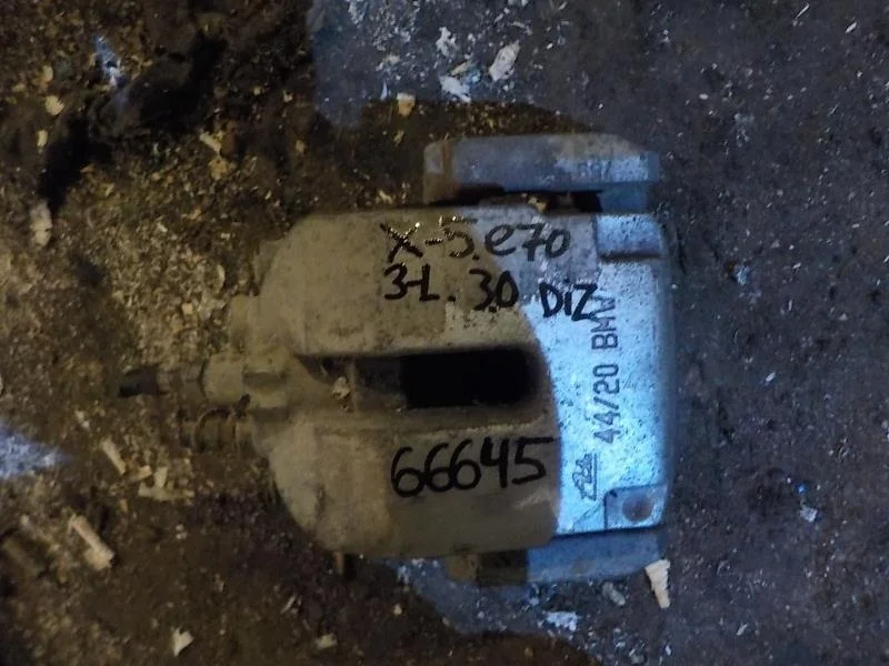 суппорт BMW X5 E70 рестайлинг (2010—2013) Зад Лево