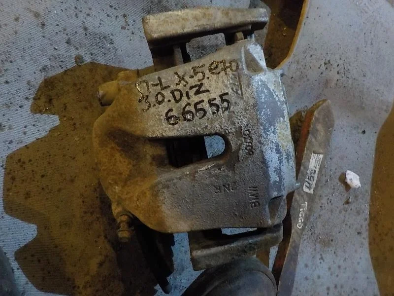 суппорт BMW X6 E71 (2007—2012) Перед Лево