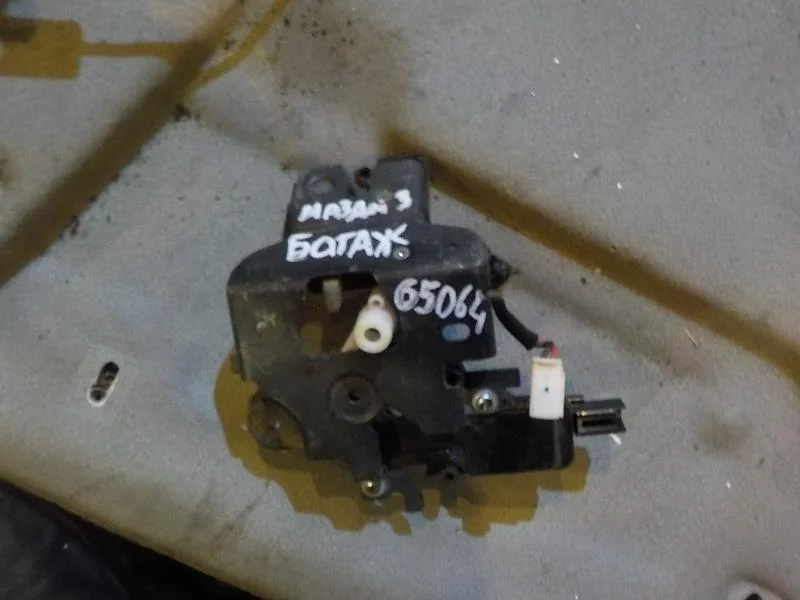 Замок крышки багажника Mazda 3 BK (2003—2006) Зад