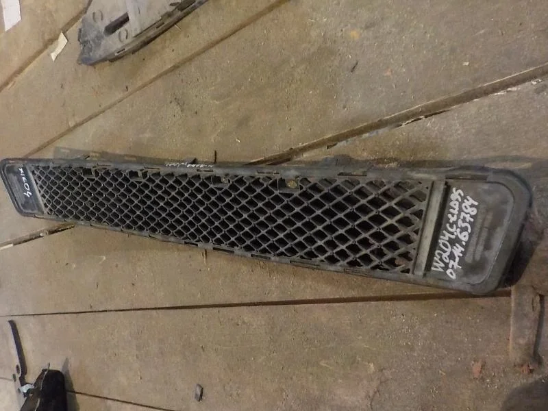 решетка бампера Mercedes-Benz C-класс W204/S204 (2006—2011) Перед