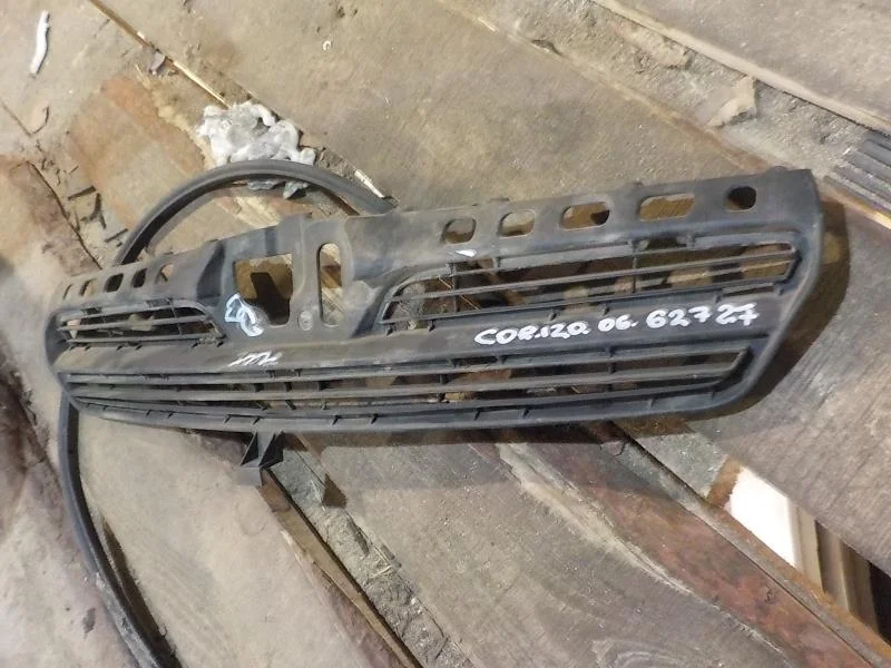 Решетка радиатора Toyota Corolla IX (2000—2004)