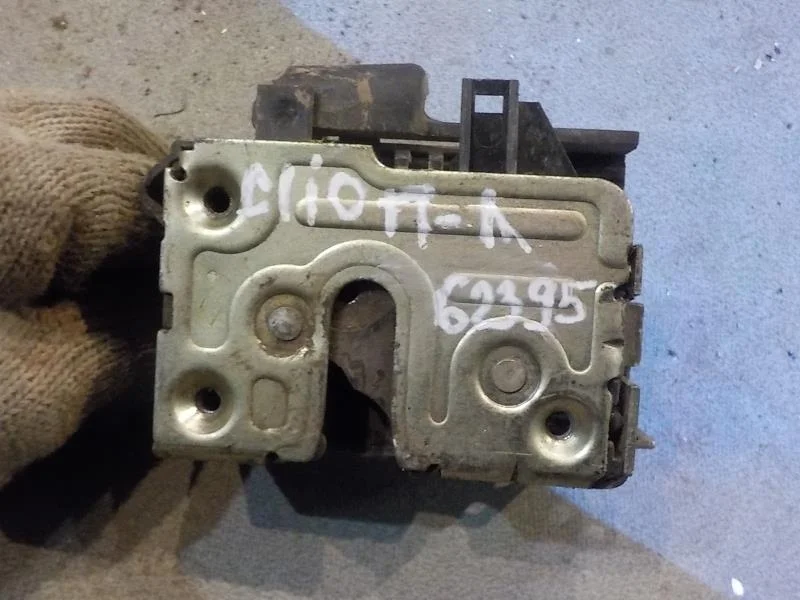 Замок двери Renault Clio II (1998—2002) Перед Лево