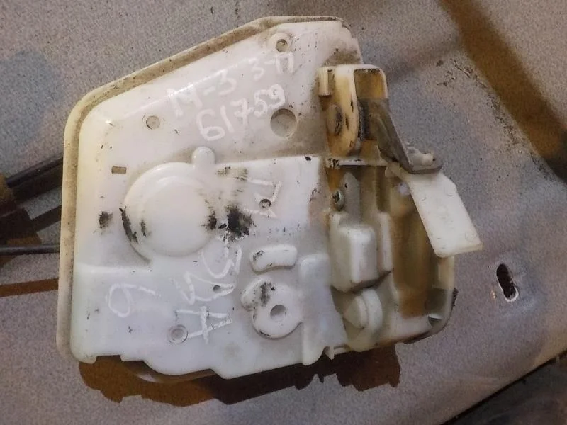 Замок двери Mazda 3 BK (2003—2006) Зад Право