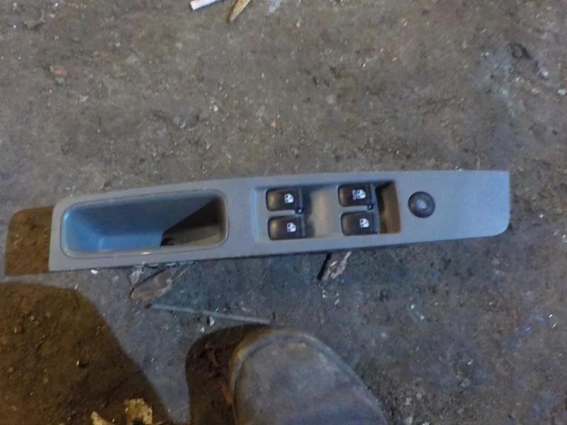 клавиши стеклоподъемников Chevrolet Lacetti I (2004—2013) Перед Лево