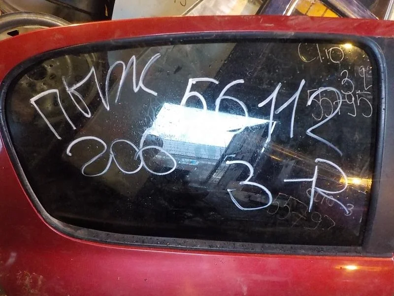 стекло Peugeot 206 I (1998—2012) Зад Право