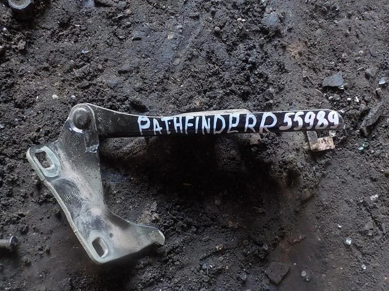 Петля капота Nissan Pathfinder III (2004—2010)