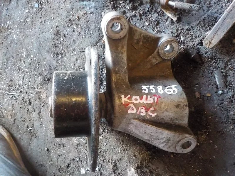 Опора двигателя Mitsubishi Colt Z30 (2002—2012)  Право