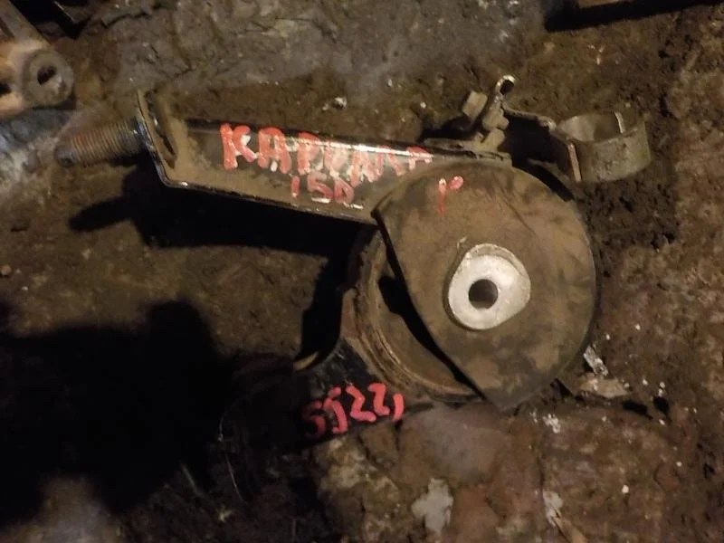 Опора двигателя Toyota Auris E150 (2006—2010) Зад