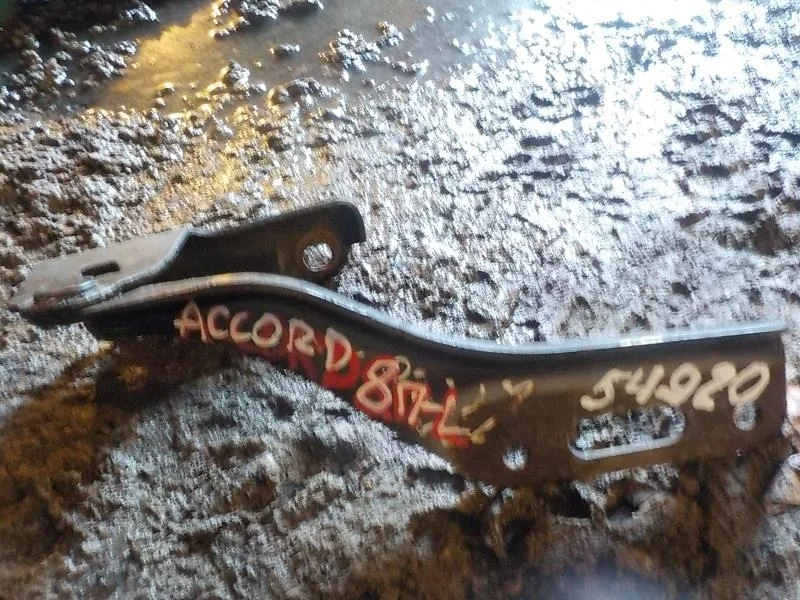 Петля капота Honda Accord VIII рестайлинг (2011—2013) Перед Лево