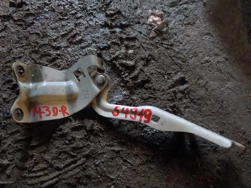 Петля капота Mazda 3 BL (2008—2011)