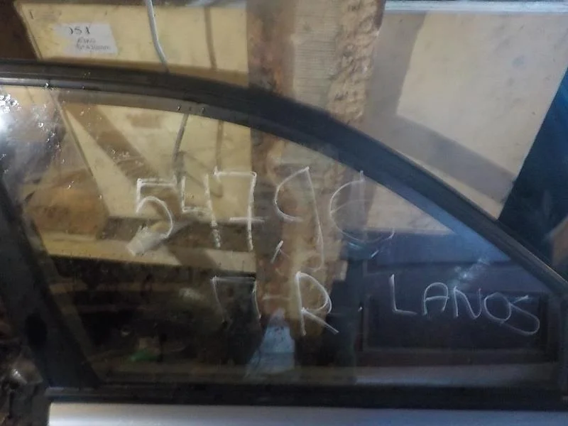 стекло ЗАЗ Chance I (2009—2014) Перед Право