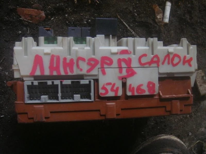 Блок предохранителей Mitsubishi Lancer IX (2000—2007)