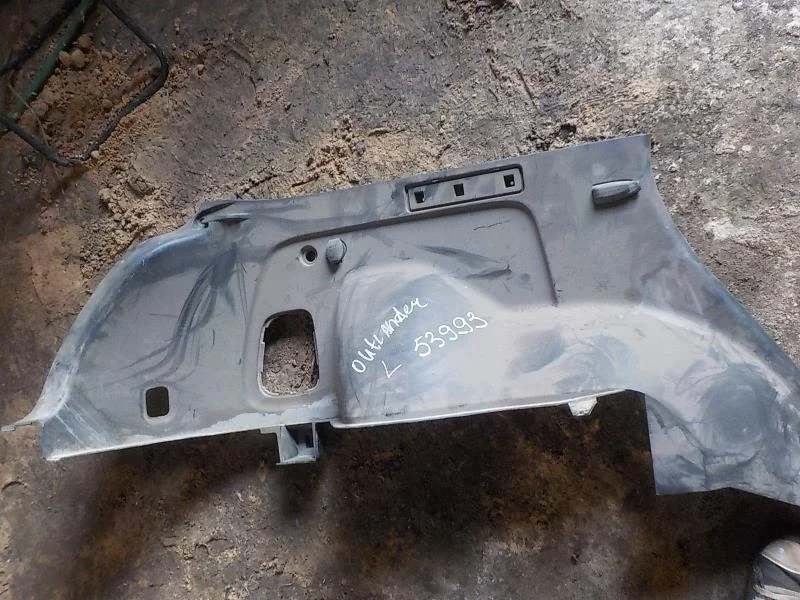 Обшивка багажника Mitsubishi Outlander II (2005—2009)  Лево