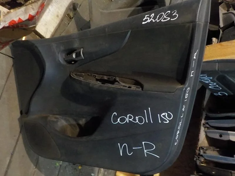 Обшивка двери Toyota Corolla X (2006—2010) Перед Право