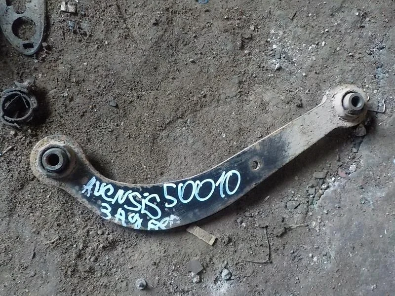 Рычаг Toyota Avensis T250 рестайлинг (2006—2009) Зад  Верх