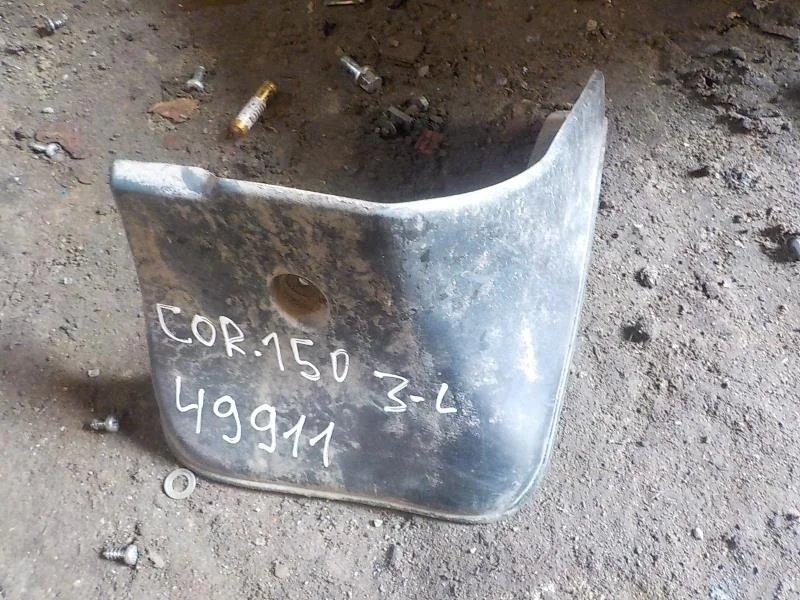 Брызговик Toyota Corolla X (2006—2010) Зад Право