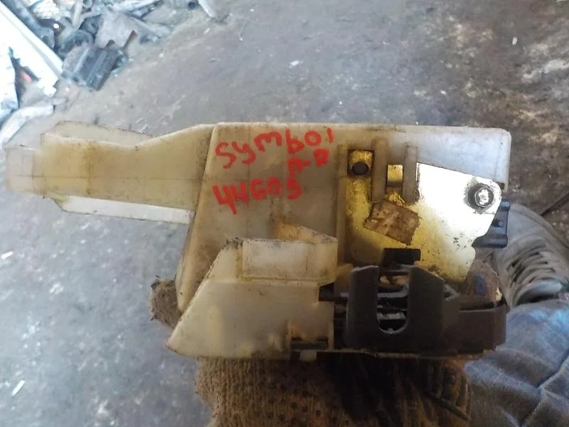 Замок двери Renault Clio II (1998—2002) Перед Право