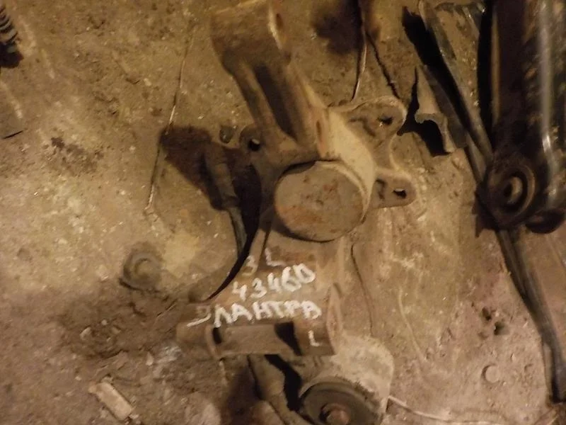 кулак поворотный Hyundai Elantra III (2000—2003) Зад Лево