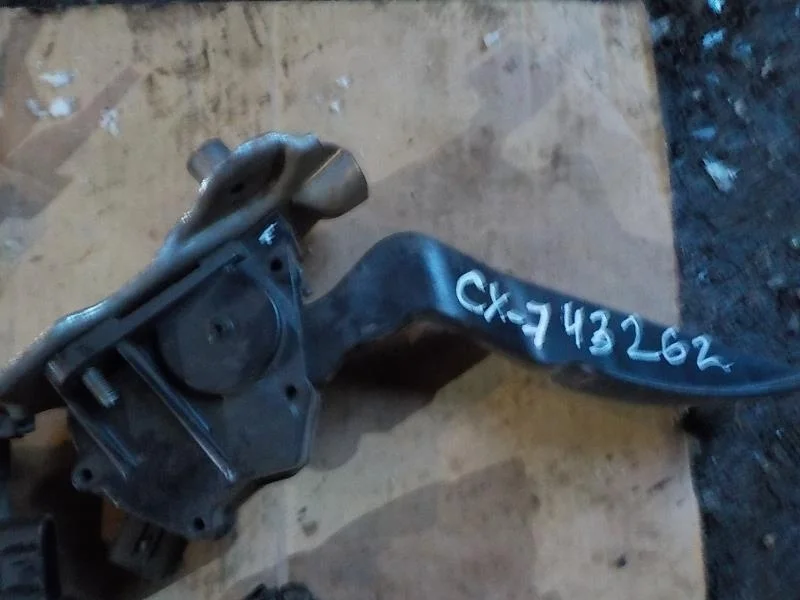 педаль акселератора Mazda CX-7 I рестайлинг (2009—2012)