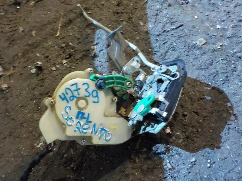 Замок двери Kia Sorento I (2002—2006) Перед Лево