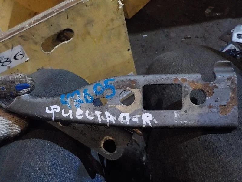 Петля капота Ford Fusion I рестайлинг (2005—2012) Перед Право