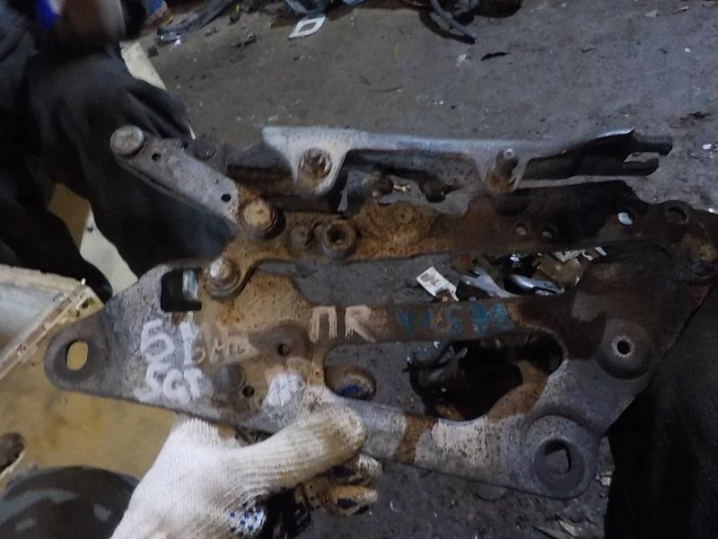 Петля капота BMW 5 серия GT F07 (2009—2013)