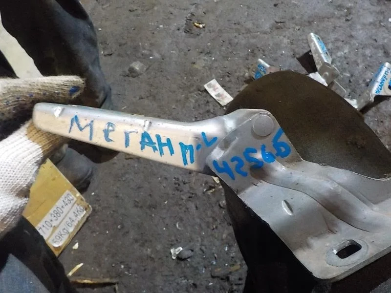 Петля капота Renault Megane II (2002—2006) Перед Лево