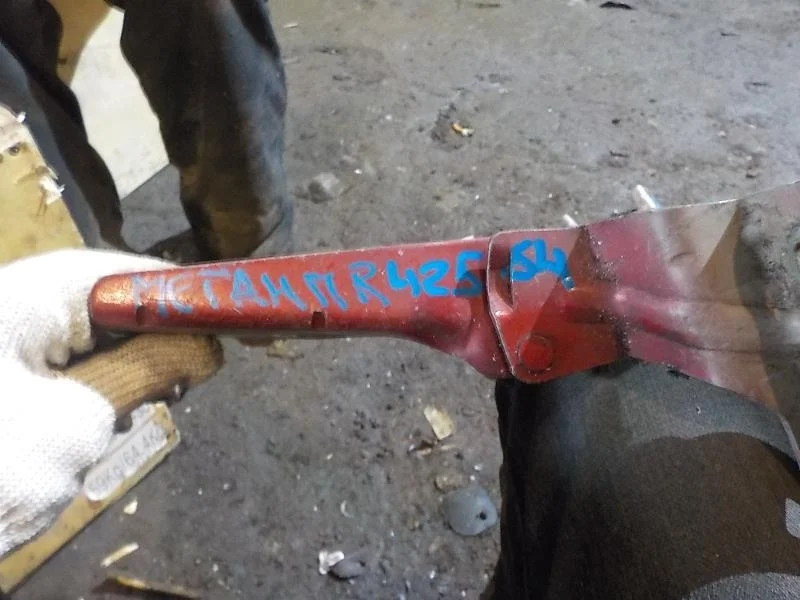 Петля капота Renault Megane II (2002—2006)