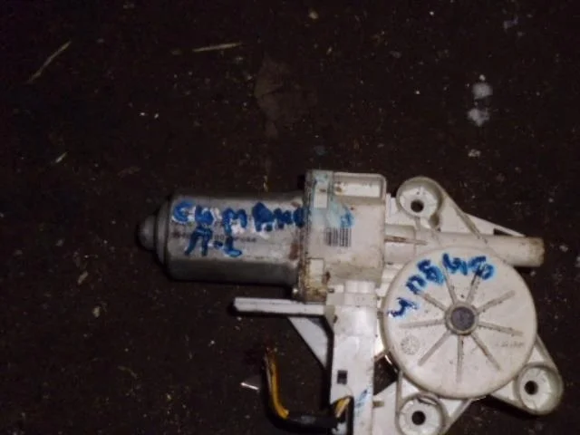 Мотор стеклоподъемника Toyota Camry XV40 (2006—2009) Перед Лево