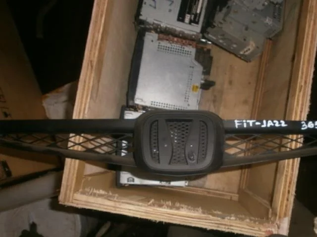 Решетка радиатора Honda Fit GD (2001—2008) Перед