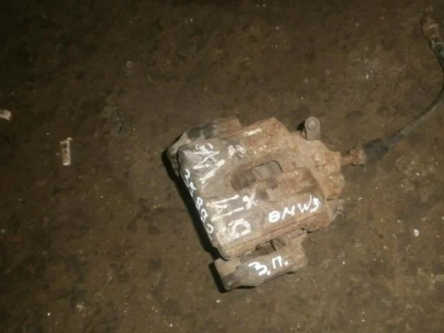 суппорт BMW 1 серия E81/E82/E87/E88 (2004—2007) Зад Право