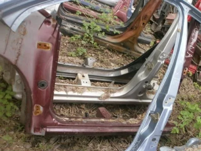 боковина кузова Ford Focus I (1998—2004)  Лево