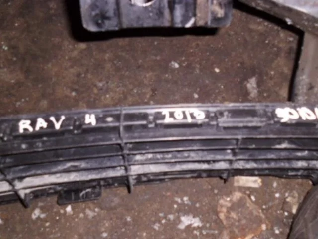 решетка бампера Toyota RAV4 IV (2012—2015)