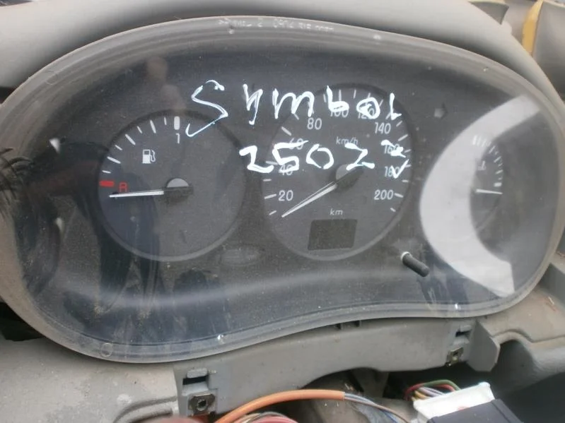Панель приборов Renault Symbol I рестайлинг (2002—2006)