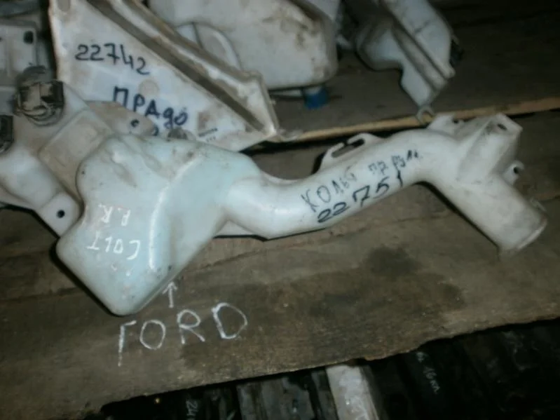 бачок стеклоомывателя Mitsubishi Colt Z30 (2002—2012)