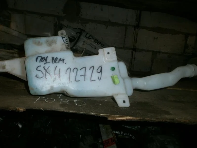 бачок стеклоомывателя Suzuki SX4 I (2006—2009)