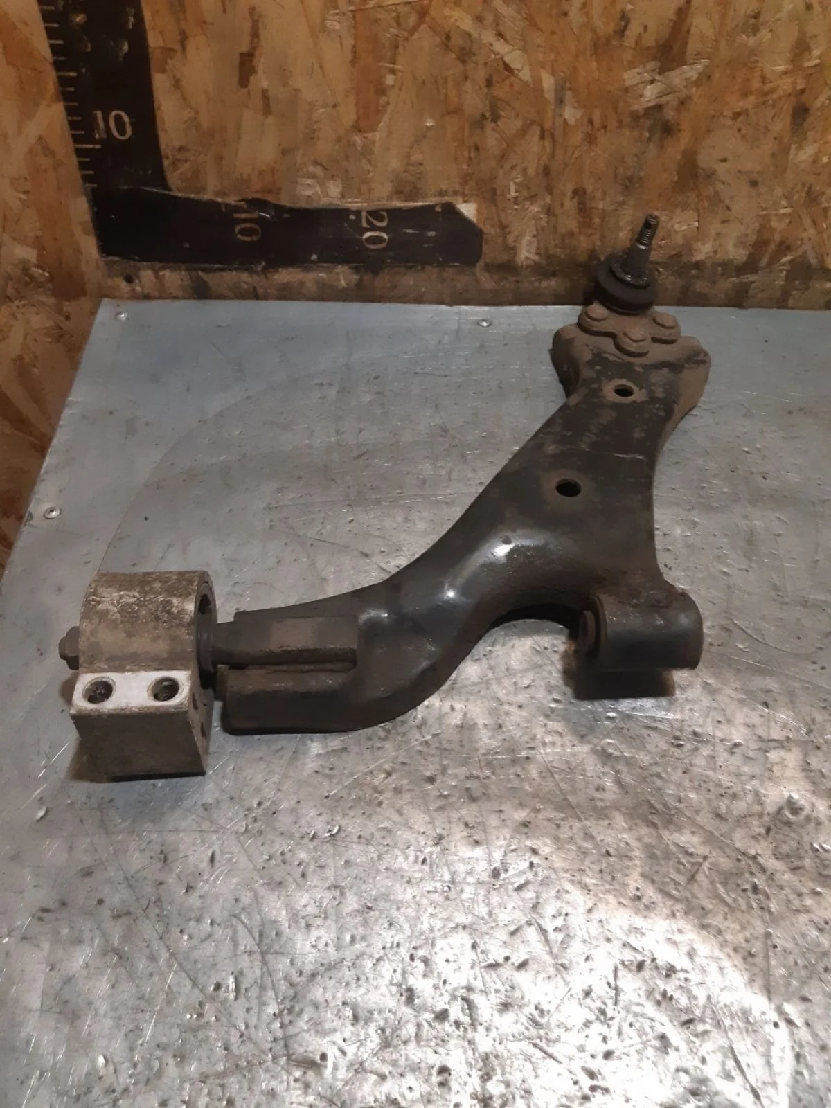 Рычаг передний нижний левый Opel Antara I рестайлинг (2010—2017) 2012 черный