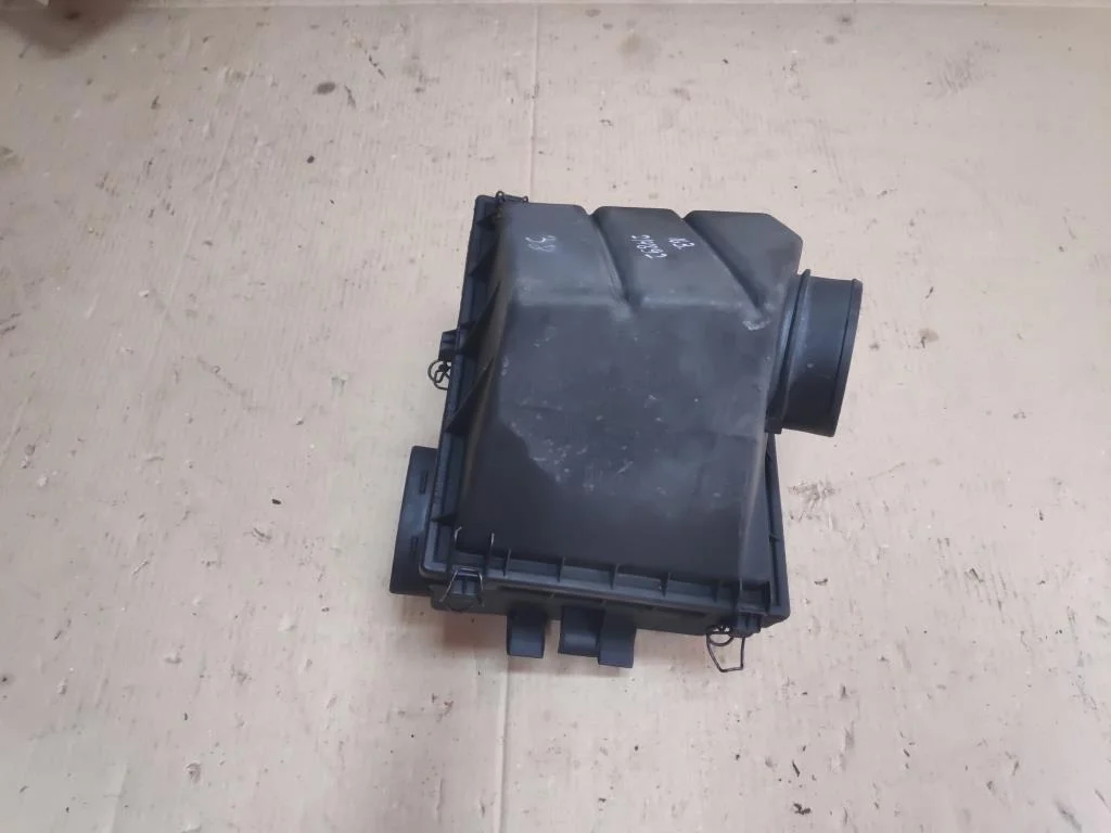 Корпус воздушного фильтра Mercedes-Benz