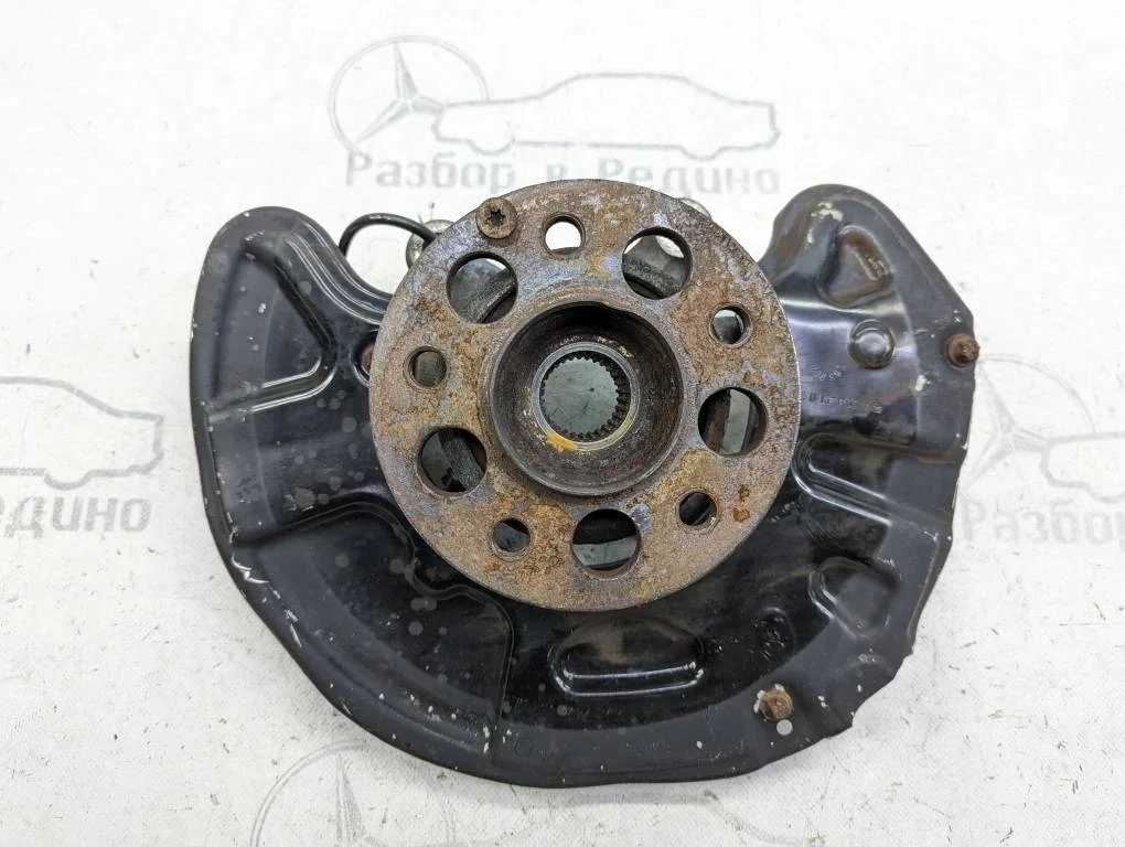 Кулак поворотный передний левый Mercedes-Benz