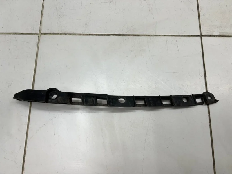 Кронштейн бампера задний левый Mercedes-Benz