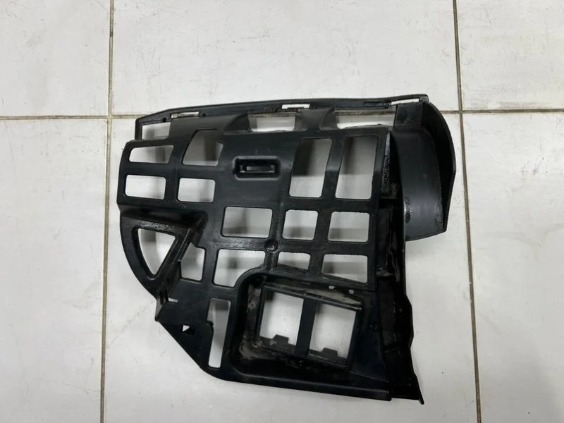 Кронштейн бампера задний левый Mercedes-Benz