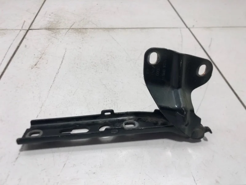 Петля капота правая Audi Q3 1
