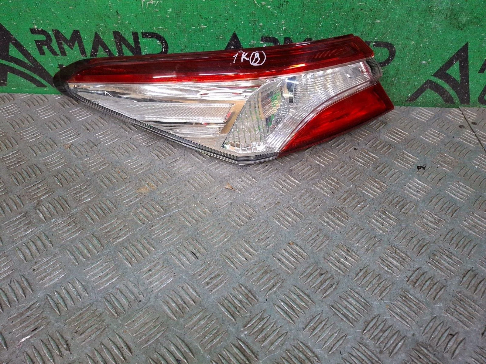 Фонарь внешний Toyota Camry 2017-нв 8 XV70