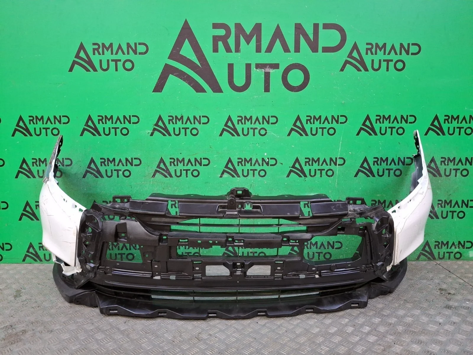 Бампер Mitsubishi Outlander 2018-нв 3