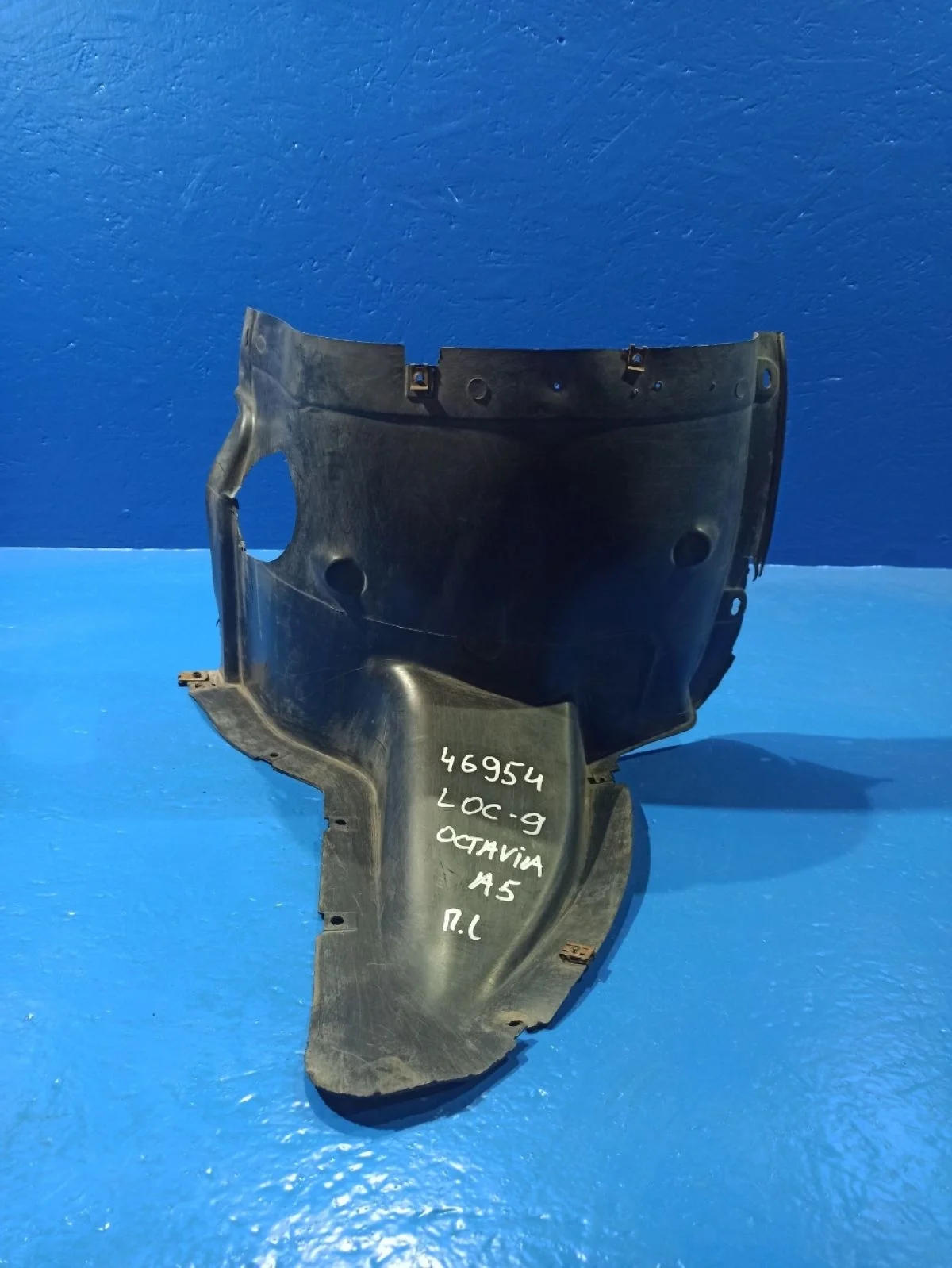 Подкрылок пер.лев. Skoda Octavia 2