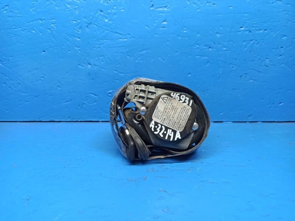 Ремень безопасности передний прав Skoda Octavia A5