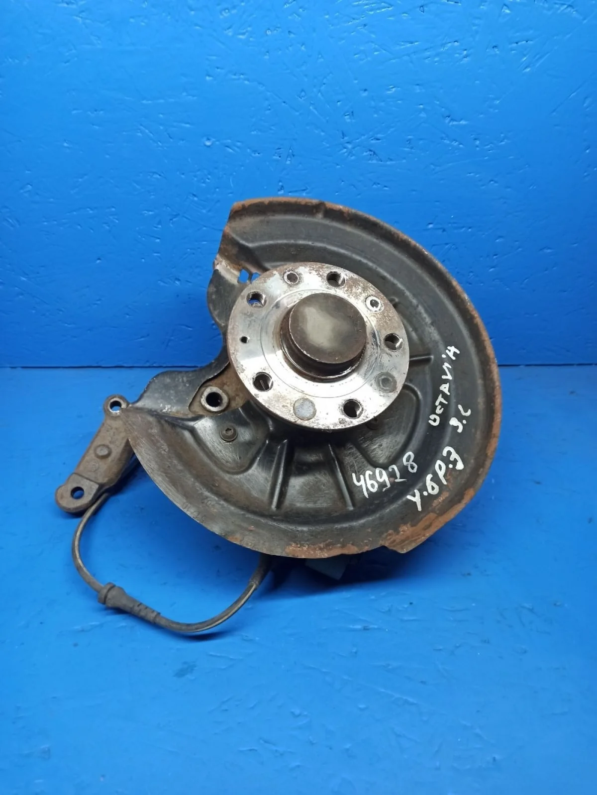 Кулак задний левый ( цапфа) Skoda Octavia II рестайлинг (2008—2013)